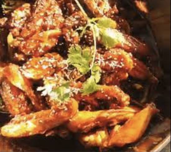 House Special Mild Chicken Wing and Frog in Pot 秘制微辣中翅蛙腿锅